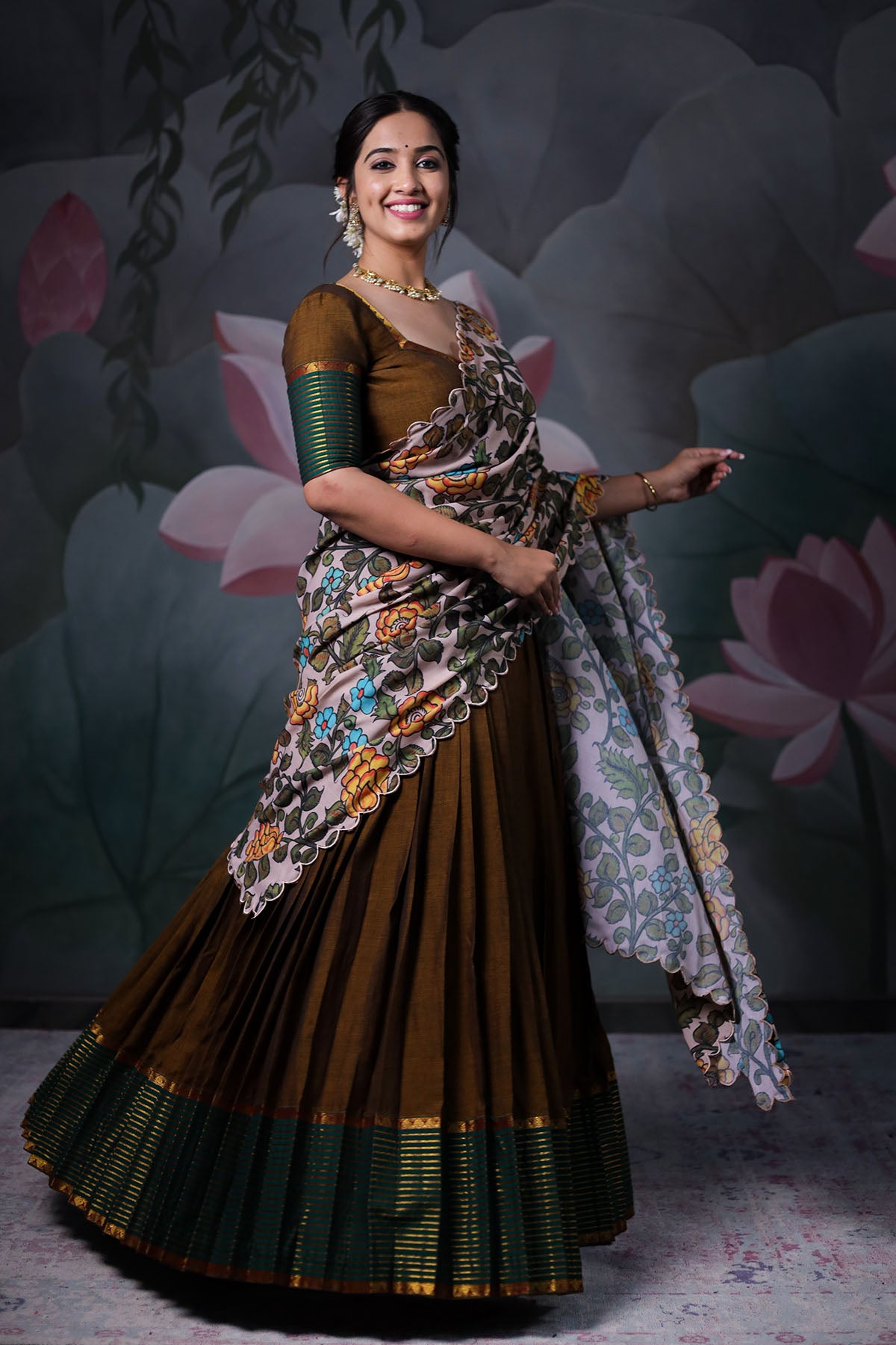 Pin by Anu Mahi on Be.you.tiful | Onam outfits, Kerala saree blouse  designs, Kerala engagement dress